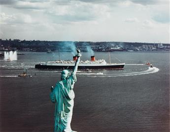 O. WINSTON LINK (1914-2001) A suite of 4 photographs showing the Queen Elizabeth departing New York Harbor on her last eastbound journe